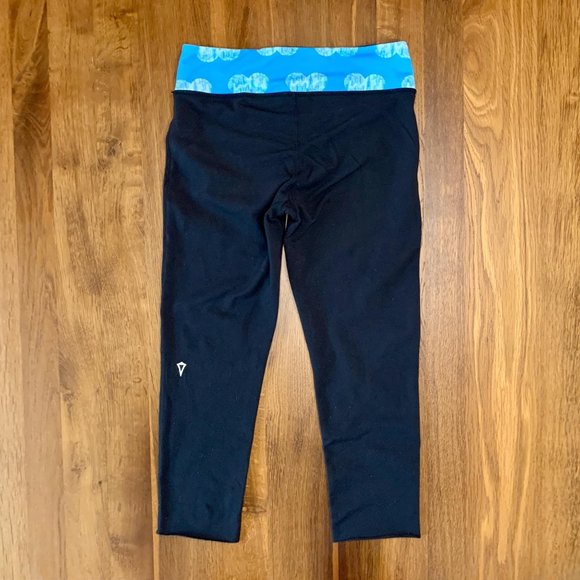 IVIVVA Lululemon Girls Capri Leggings 12 Reversible Cropped Girl NY Hearts Black - Picture 2 of 8